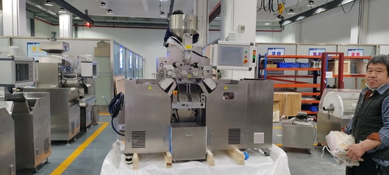 Maschine für die Produktion von Weichkapseln mit Servo-Steuerung 1-10 Rpm Druckrollengeschwindigkeit 380V/50Hz